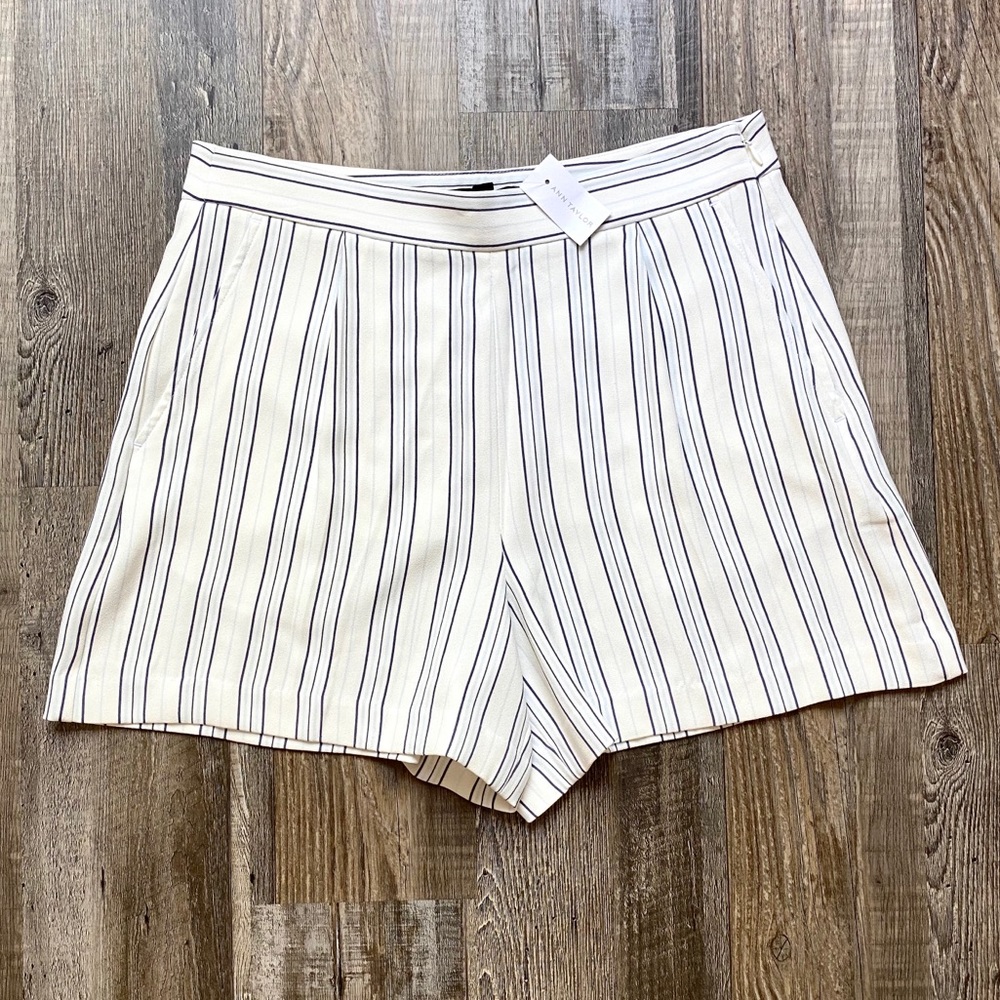 NWT Ann Taylor White Blue Stripe Shorts Size 8